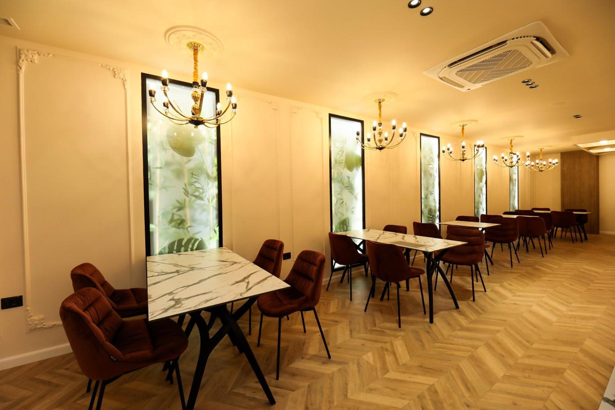 Hotel Adore Vlorë Buitenkant foto