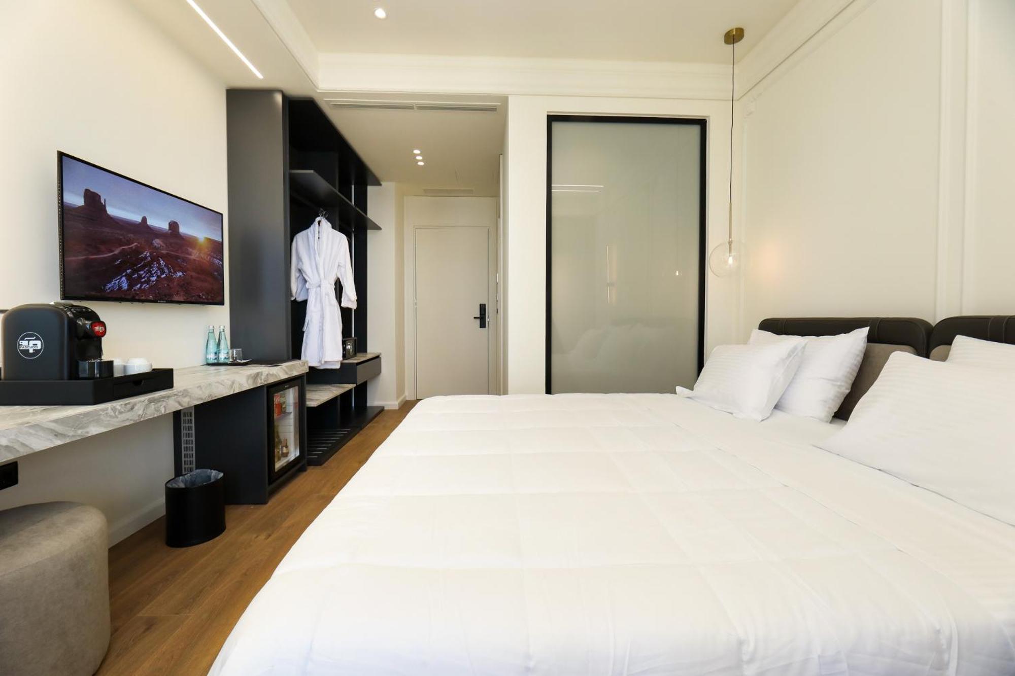 Hotel Adore Vlorë Buitenkant foto