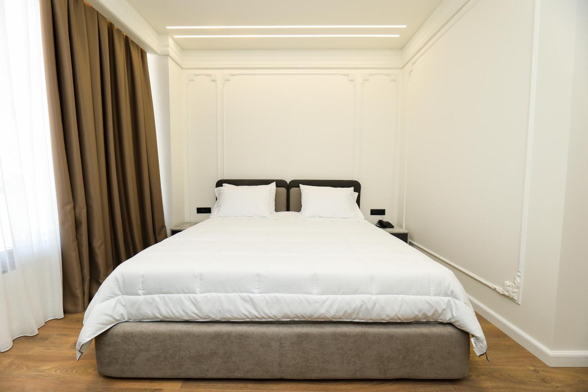 Hotel Adore Vlorë Buitenkant foto