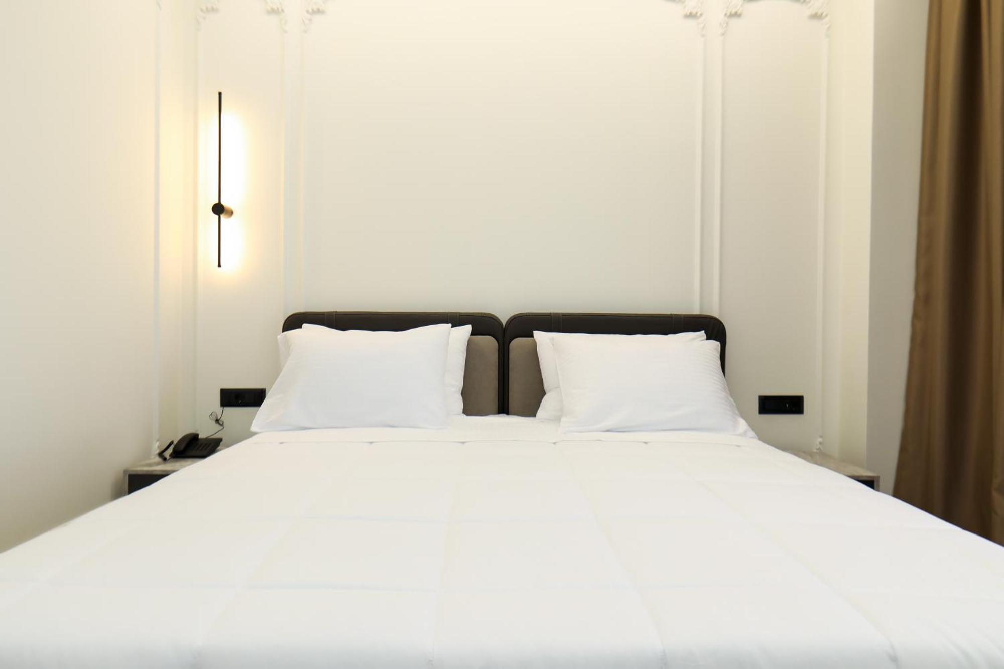 Hotel Adore Vlorë Buitenkant foto