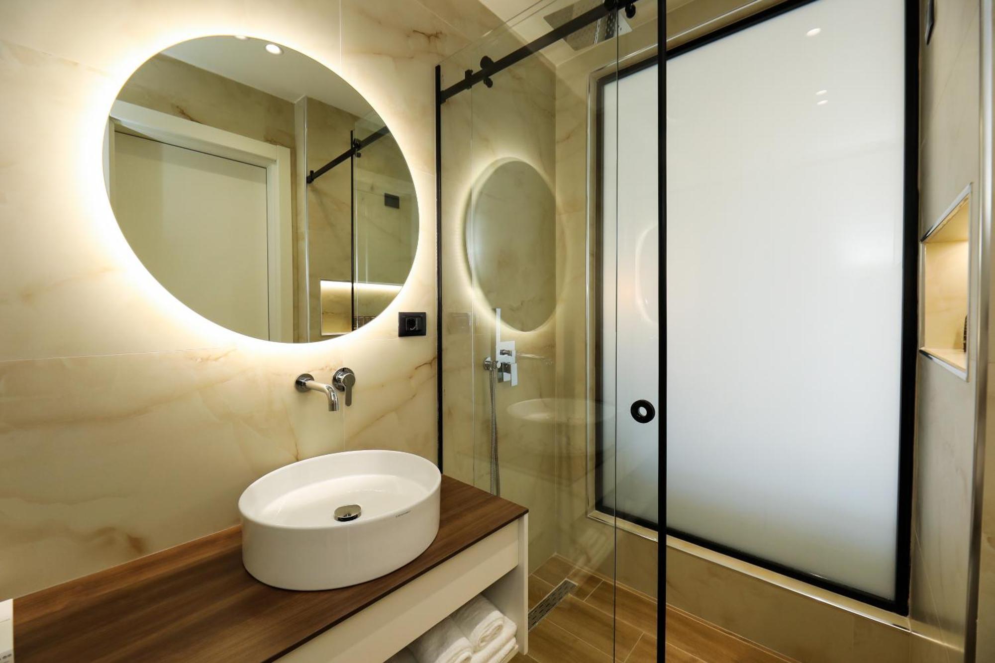 Hotel Adore Vlorë Buitenkant foto