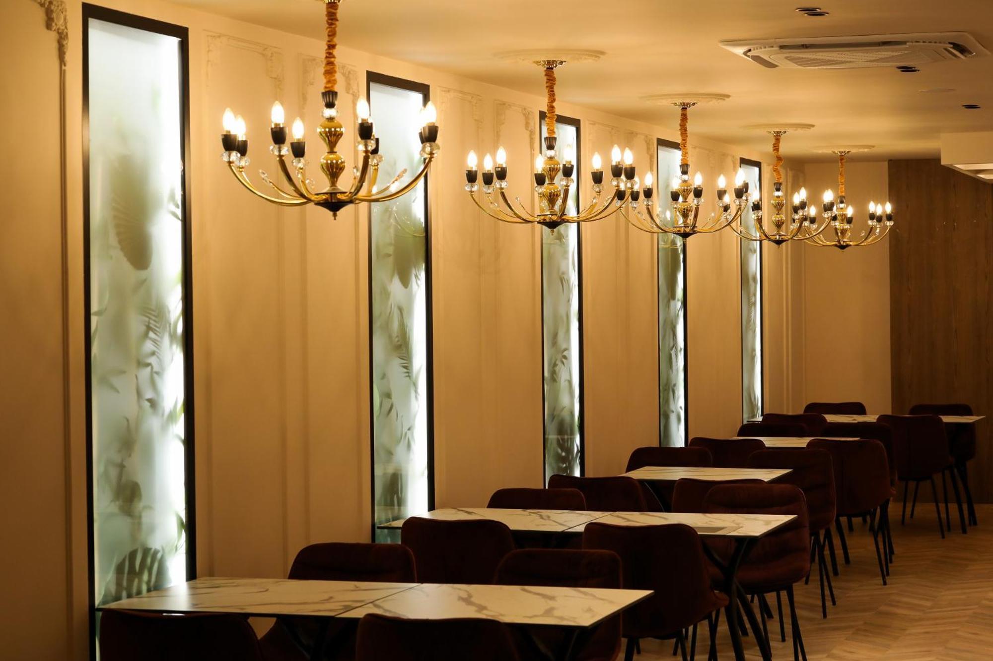 Hotel Adore Vlorë Buitenkant foto