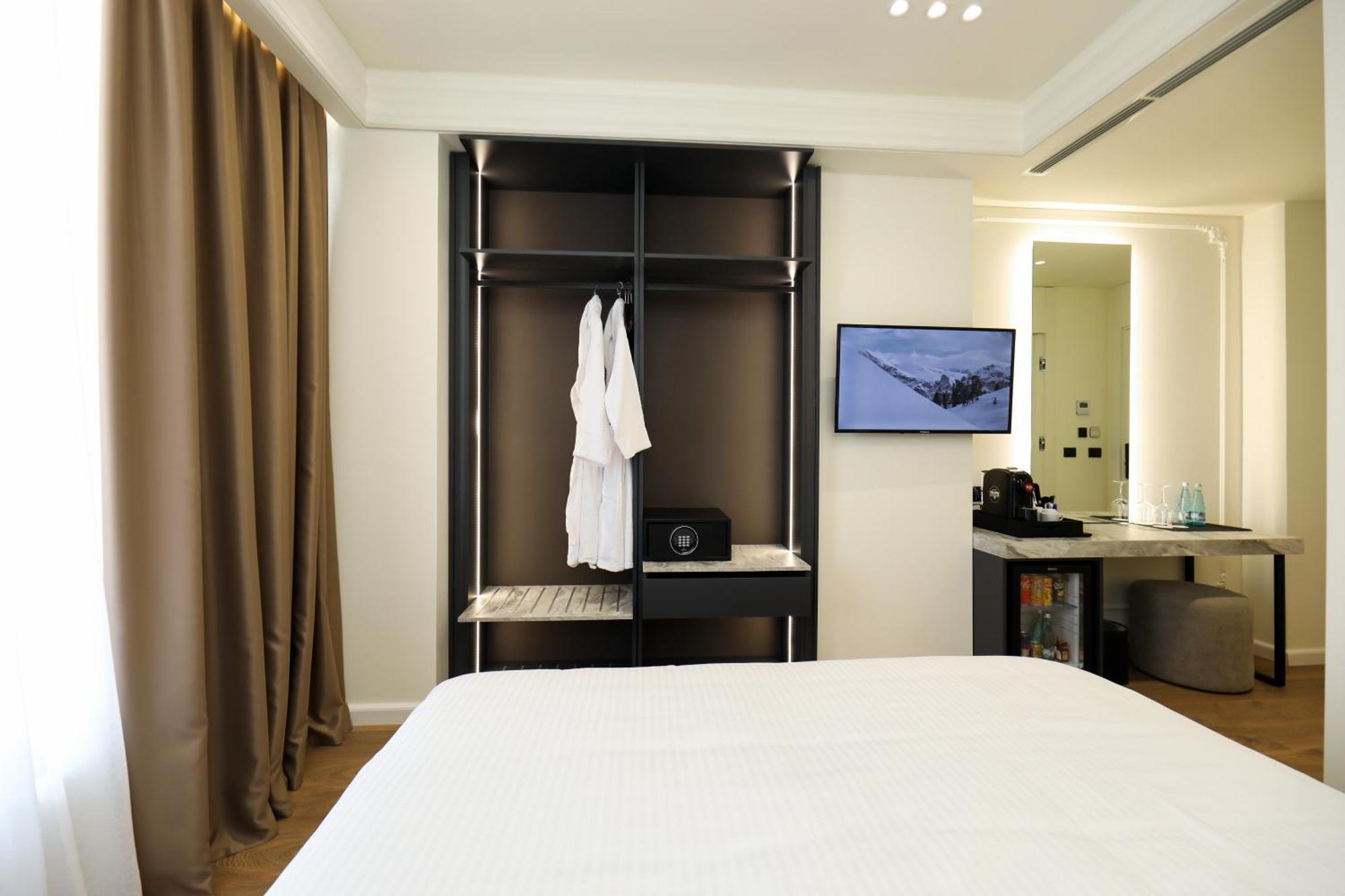 Hotel Adore Vlorë Buitenkant foto