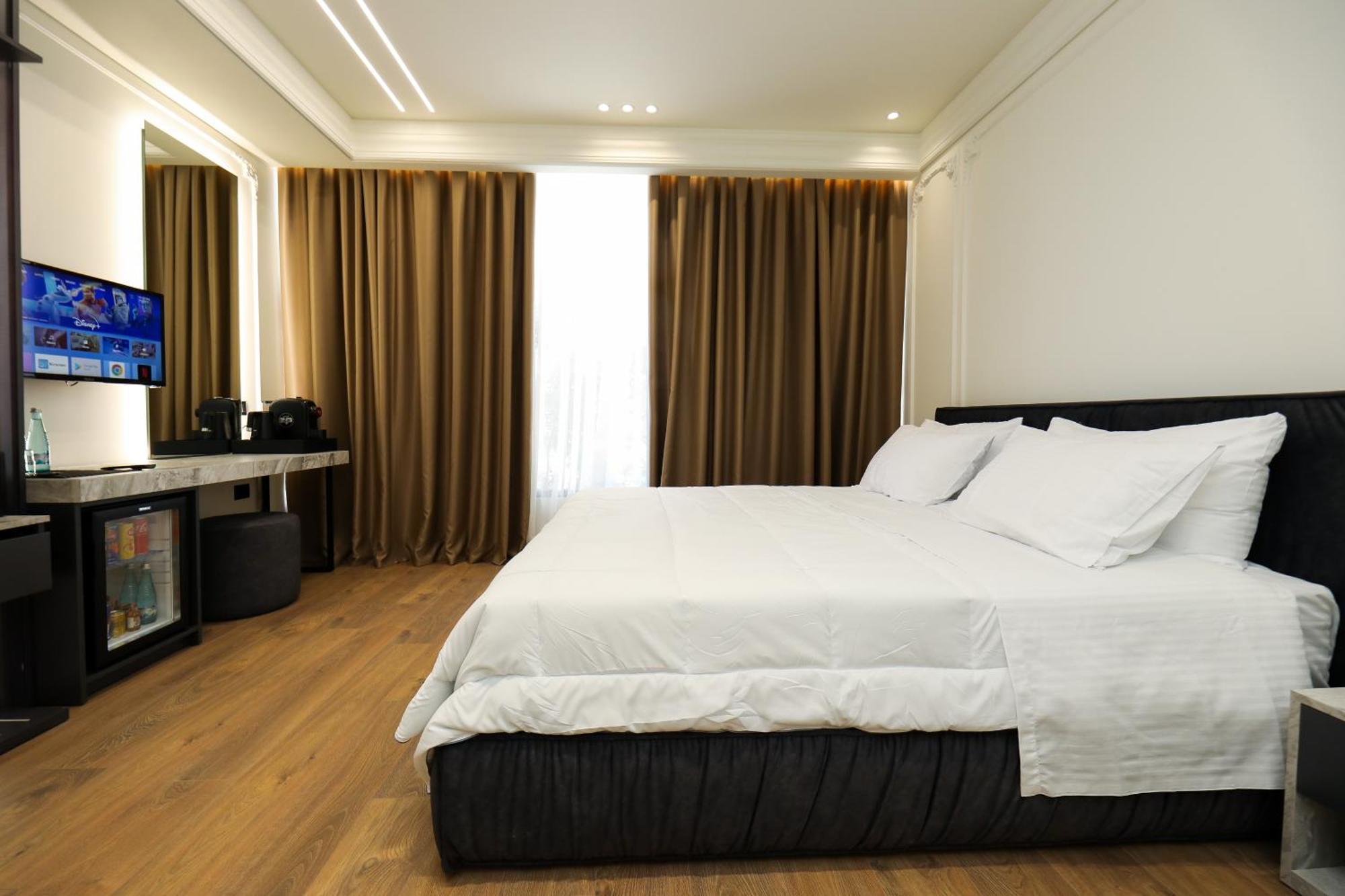 Hotel Adore Vlorë Buitenkant foto