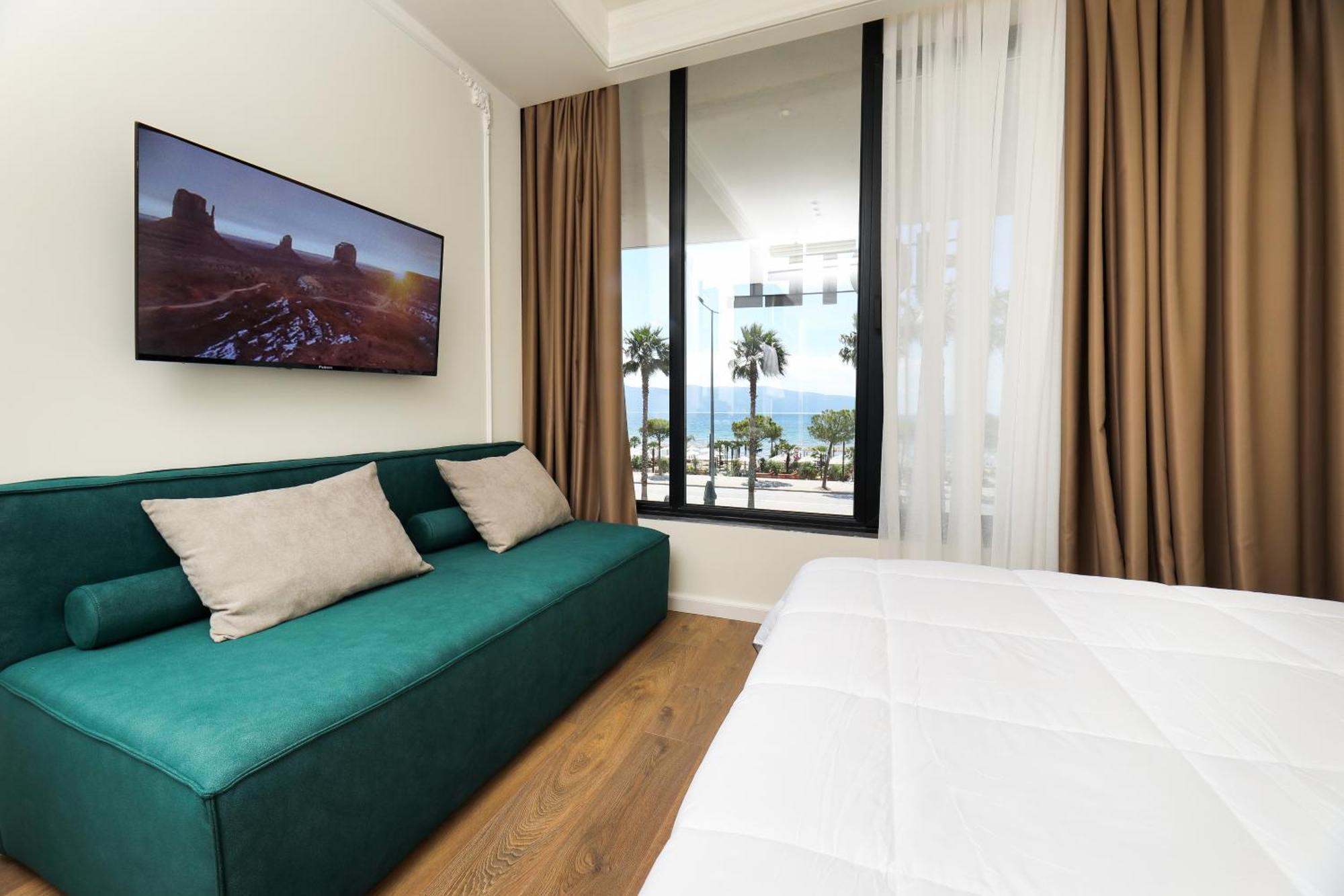 Hotel Adore Vlorë Buitenkant foto