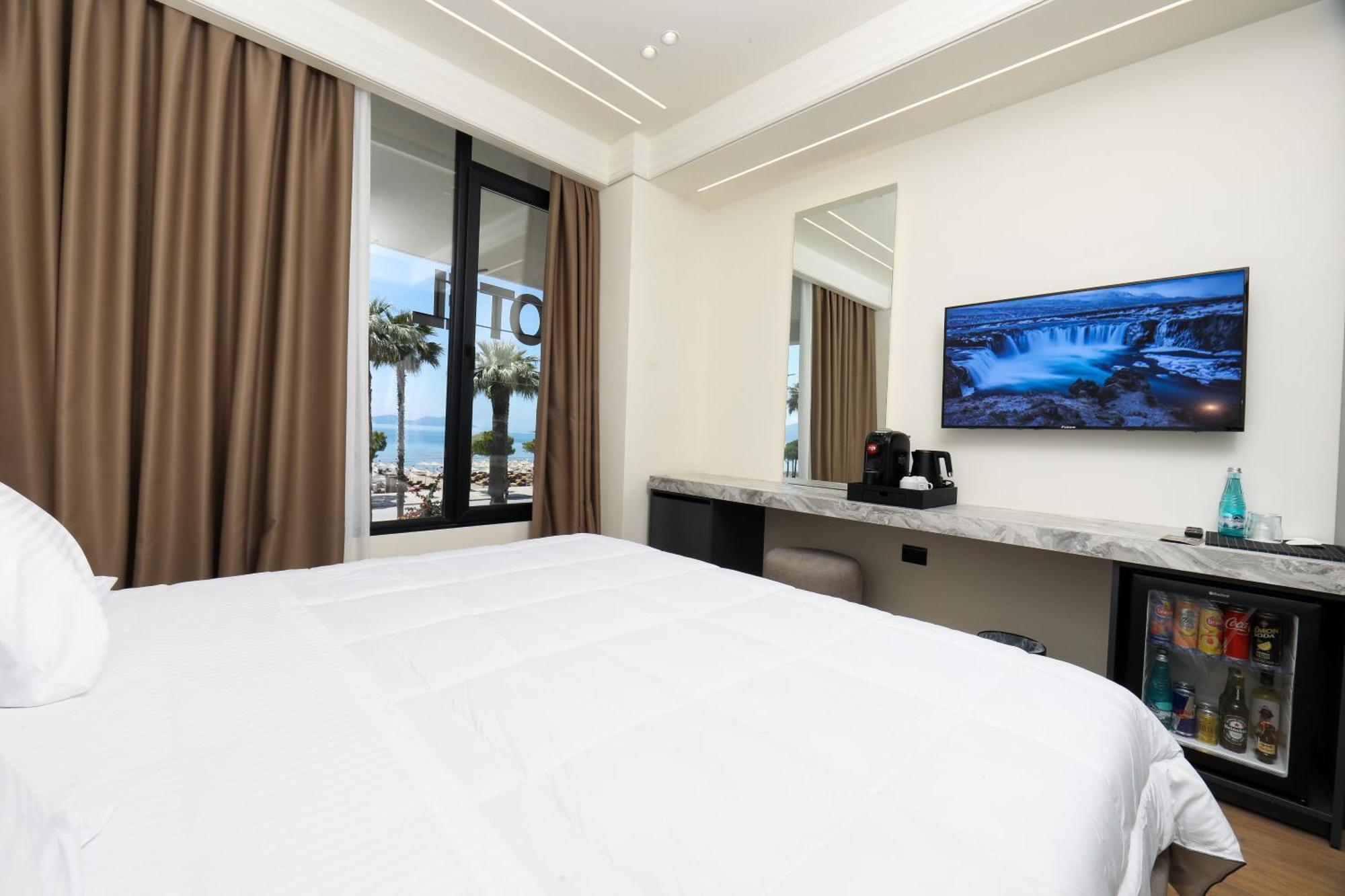 Hotel Adore Vlorë Buitenkant foto