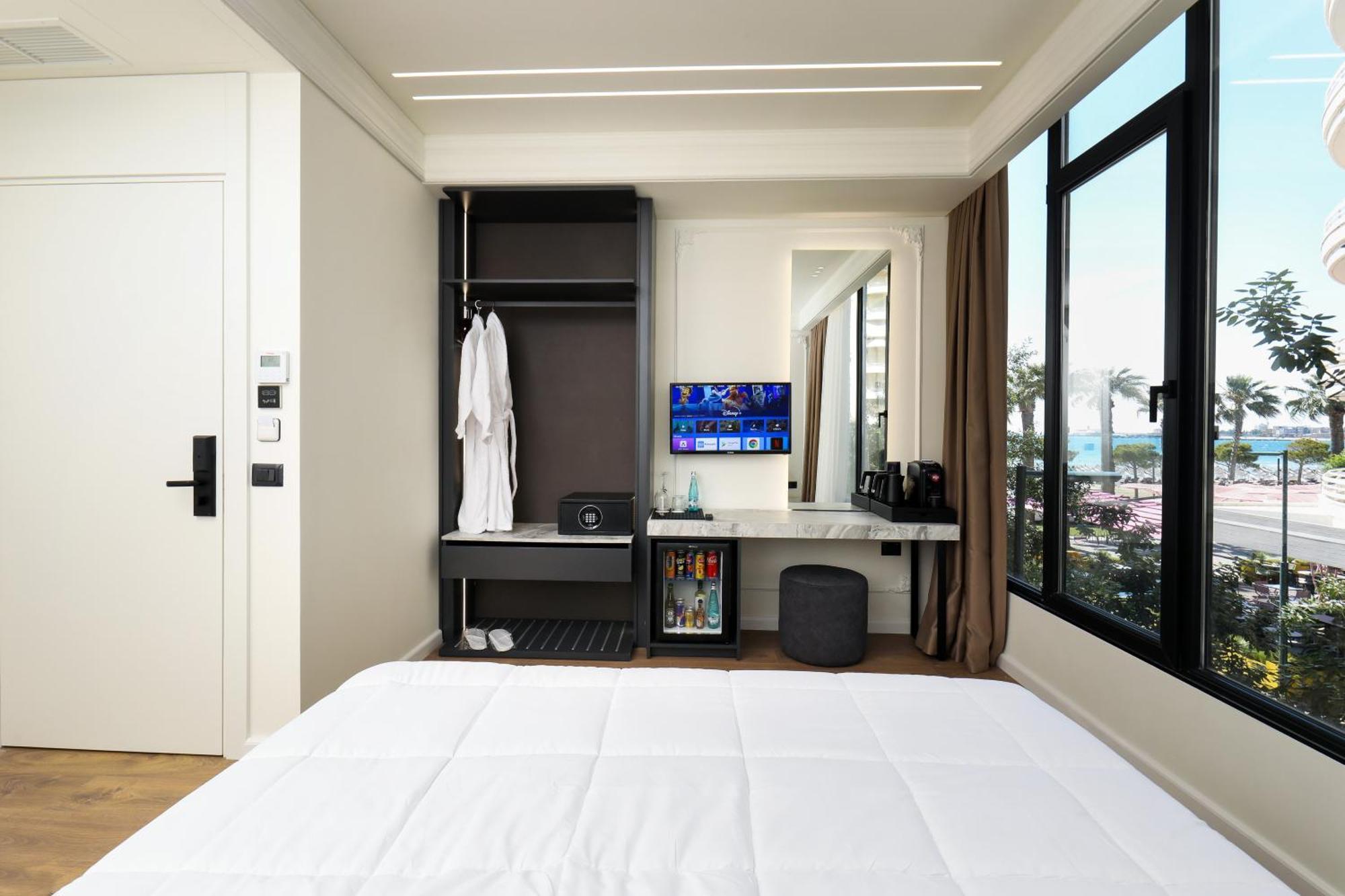 Hotel Adore Vlorë Buitenkant foto