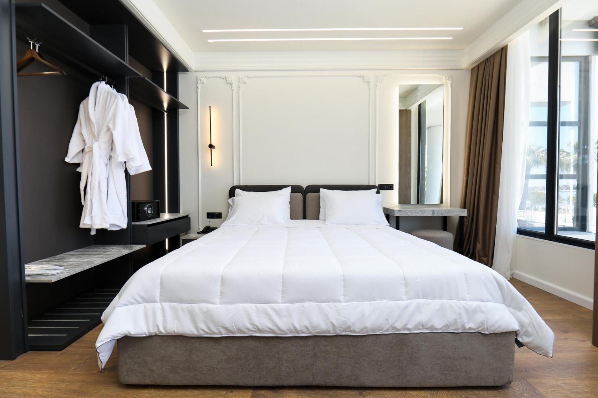 Hotel Adore Vlorë Buitenkant foto