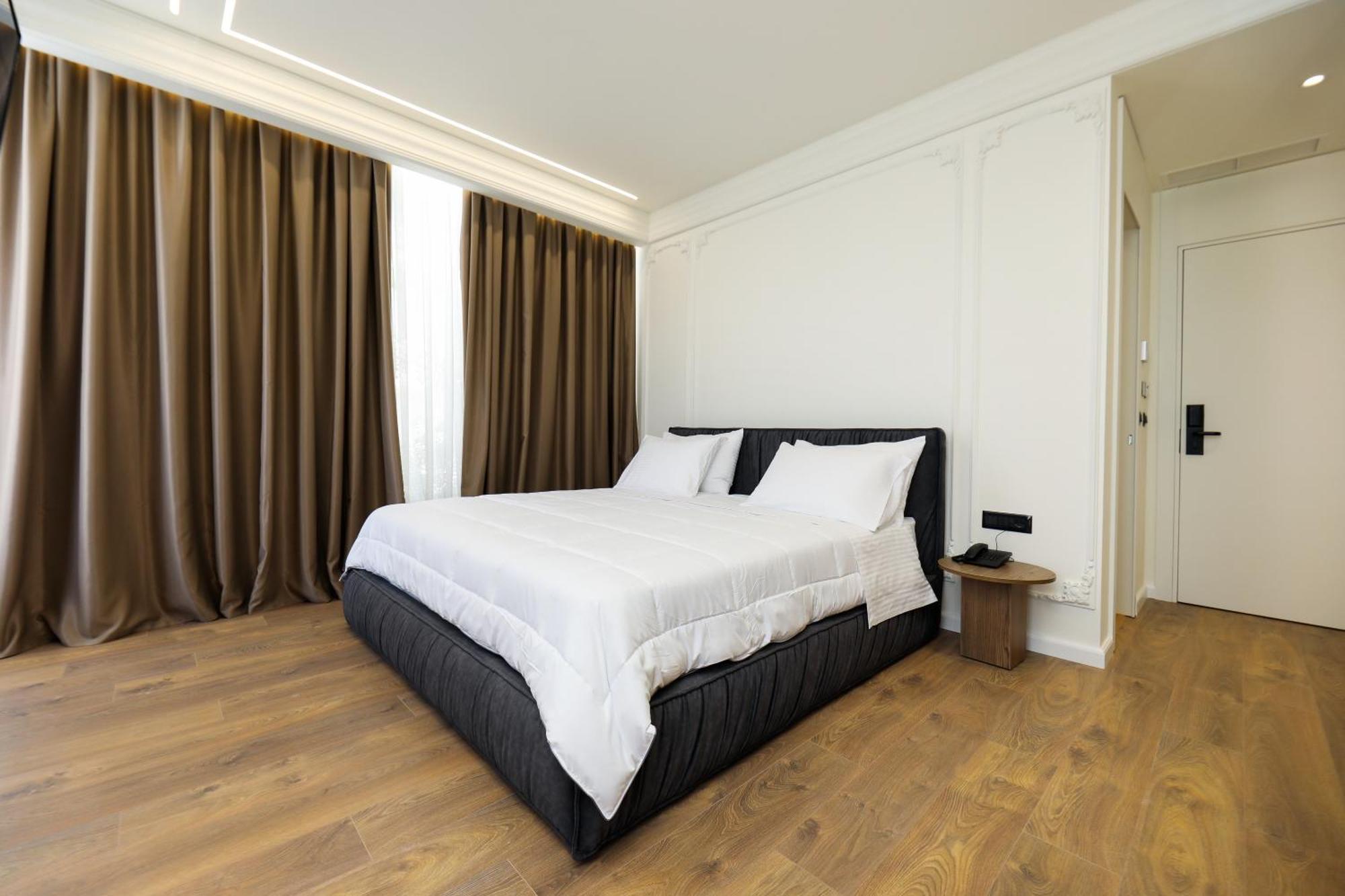 Hotel Adore Vlorë Buitenkant foto