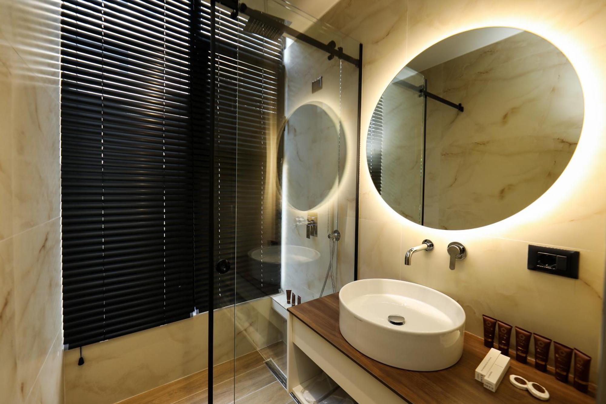 Hotel Adore Vlorë Buitenkant foto